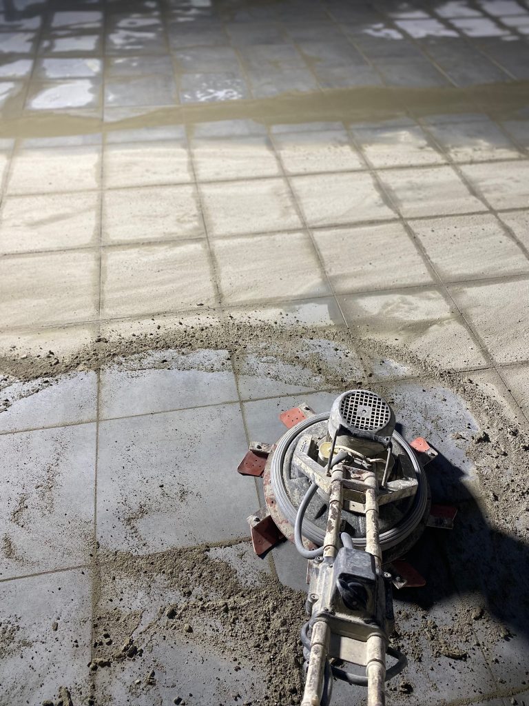 eine Reinigungsmaschine für Krawatten